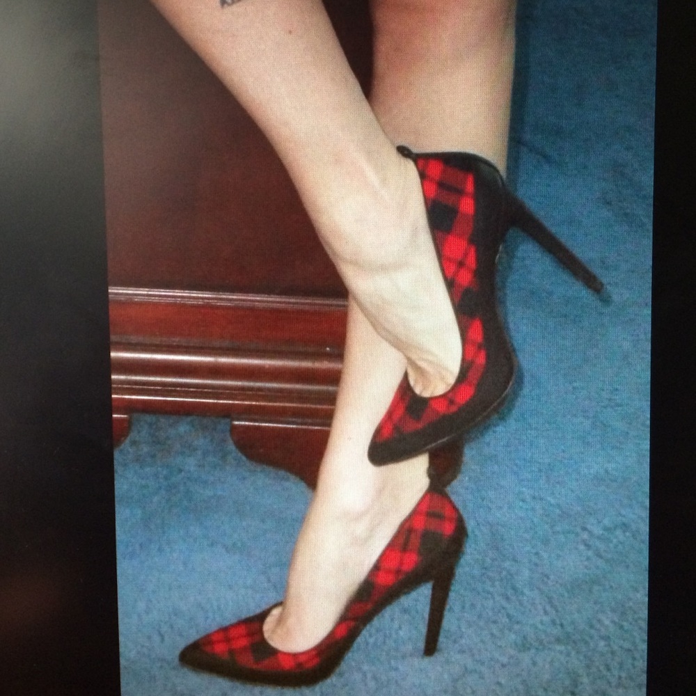 GX GWEN STEFANI TRIO RED PLAID PUMPS 8.5